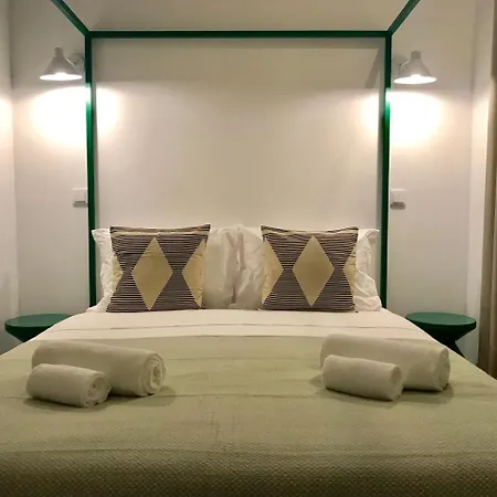 Alameda Exclusive House מלון